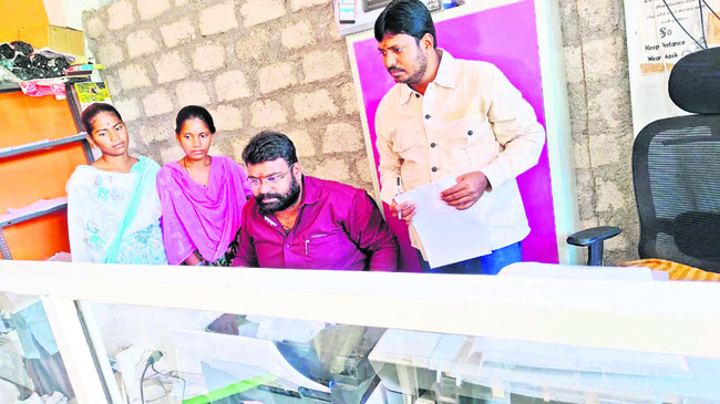 అమ్మ.. నాన్న.. ఫ్రెండ్‌ 1