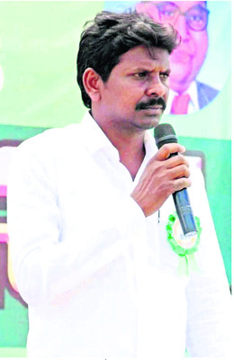 ●స్నేహితుల ‘హెల్ప్‌లైన్‌’1