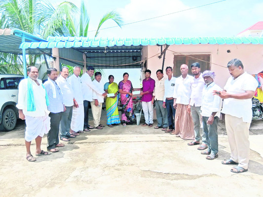 ఎల్లారెడ్డి ఎమ్మెల్యేకు శుభాకాంక్షలు
2