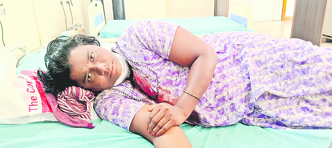 భార్య గొంతు కోసిన భర్త1