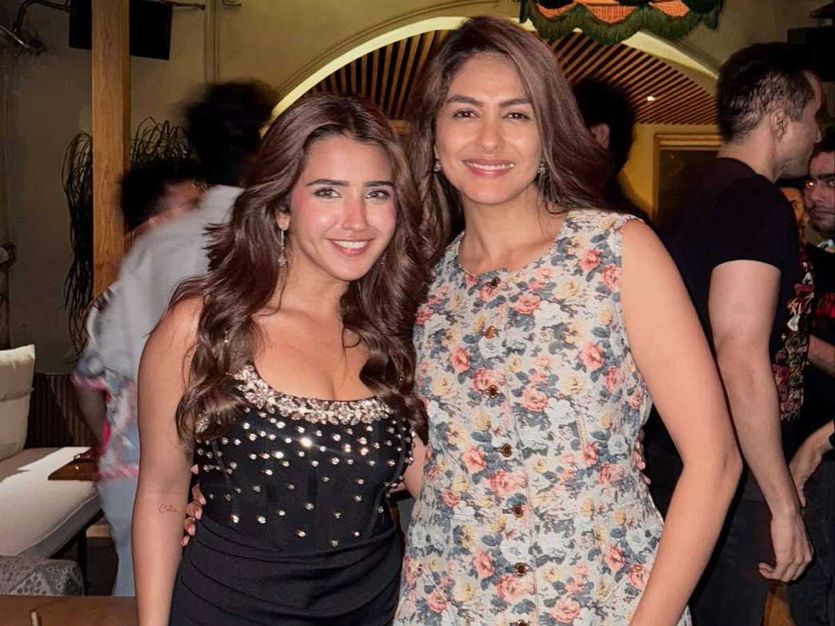 Actress Mrunal Thakur Grand Birthday Celebrations2