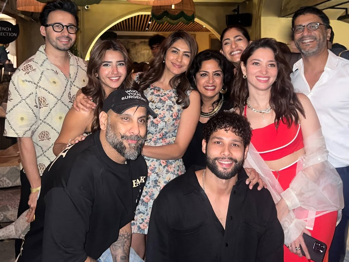 Actress Mrunal Thakur Grand Birthday Celebrations11