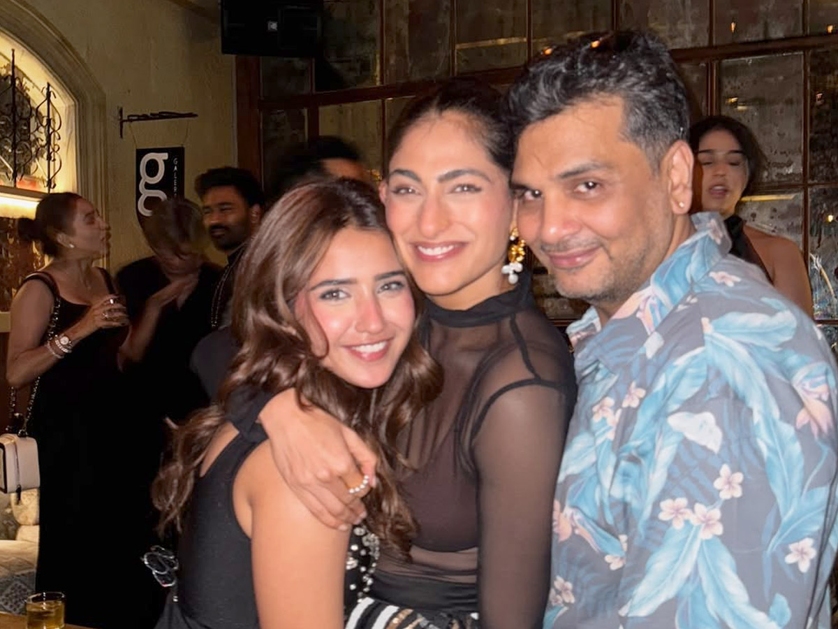Actress Mrunal Thakur Grand Birthday Celebrations4