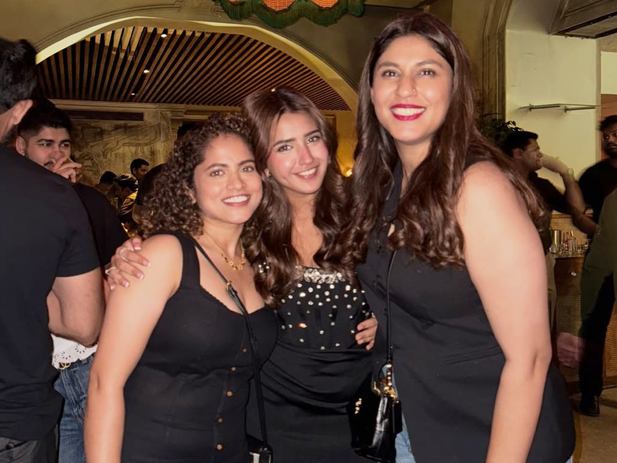 Actress Mrunal Thakur Grand Birthday Celebrations7