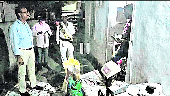 154 బస్తాల రేషన్‌ బియ్యం పట్టివేత 
2