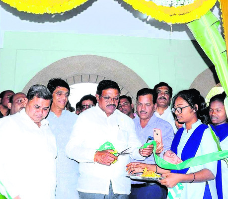 విద్యార్థుల ఉజ్వల భవిష్యత్తుకు ‘రాజ’బాట1