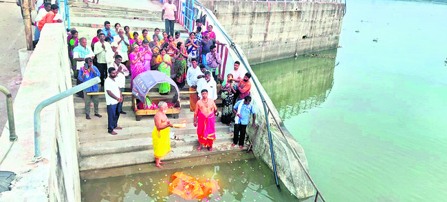 తుంగతుర్తి ఏఓ సస్పెన్షన్1