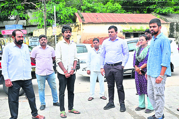 కష్టపడి చదువుకోవాలి1