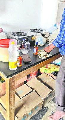 ఊళ్లకు బెల్ట్ ఉచ్చు.. కుటుంబాల్లో చిచ్చు! 1