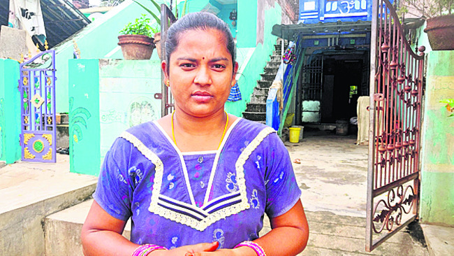 సర్కారు వైఖరి.. మూడు బడులకు ఉరి 4