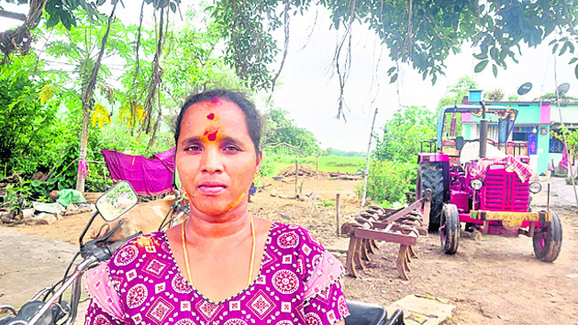 సర్కారు వైఖరి.. మూడు బడులకు ఉరి 3