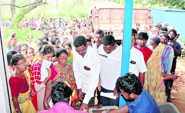 యూరియా కోసం అవస్థలు1