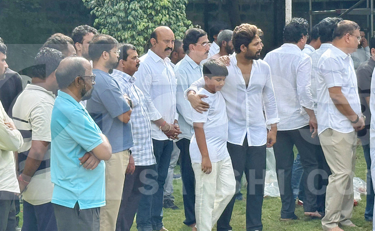 Allu Aravind Mother Kanakaratnam Funeral Photos3