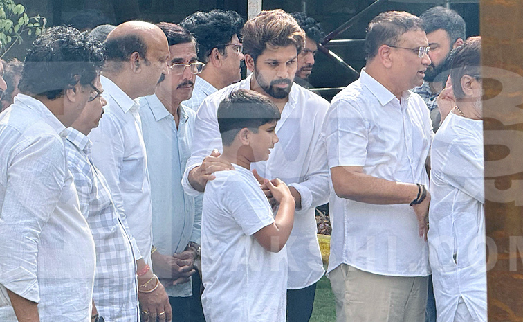 Allu Aravind Mother Kanakaratnam Funeral Photos5