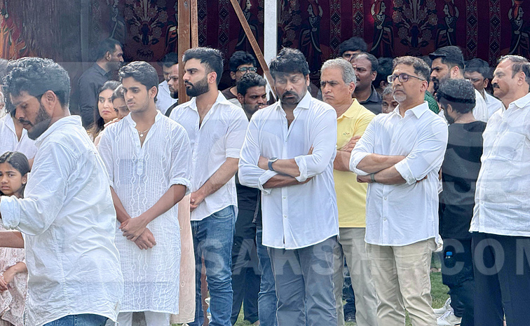 Allu Aravind Mother Kanakaratnam Funeral Photos7
