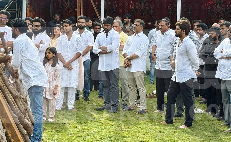 Allu Aravind Mother Kanakaratnam Funeral Photos8