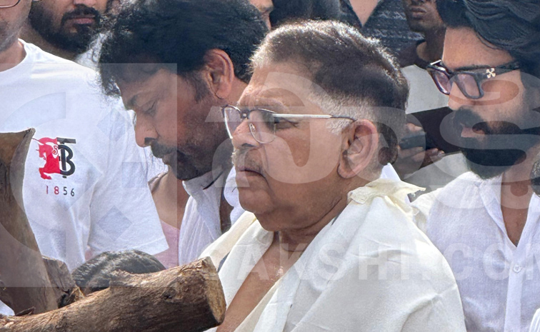 Allu Aravind Mother Kanakaratnam Funeral Photos2