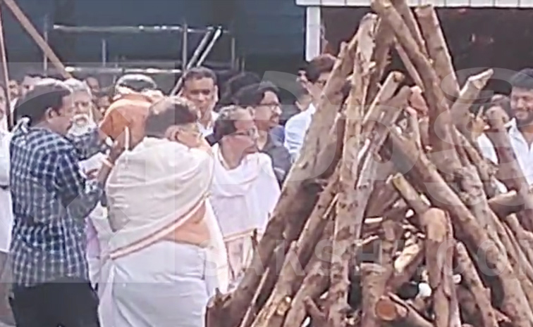 Allu Aravind Mother Kanakaratnam Funeral Photos1