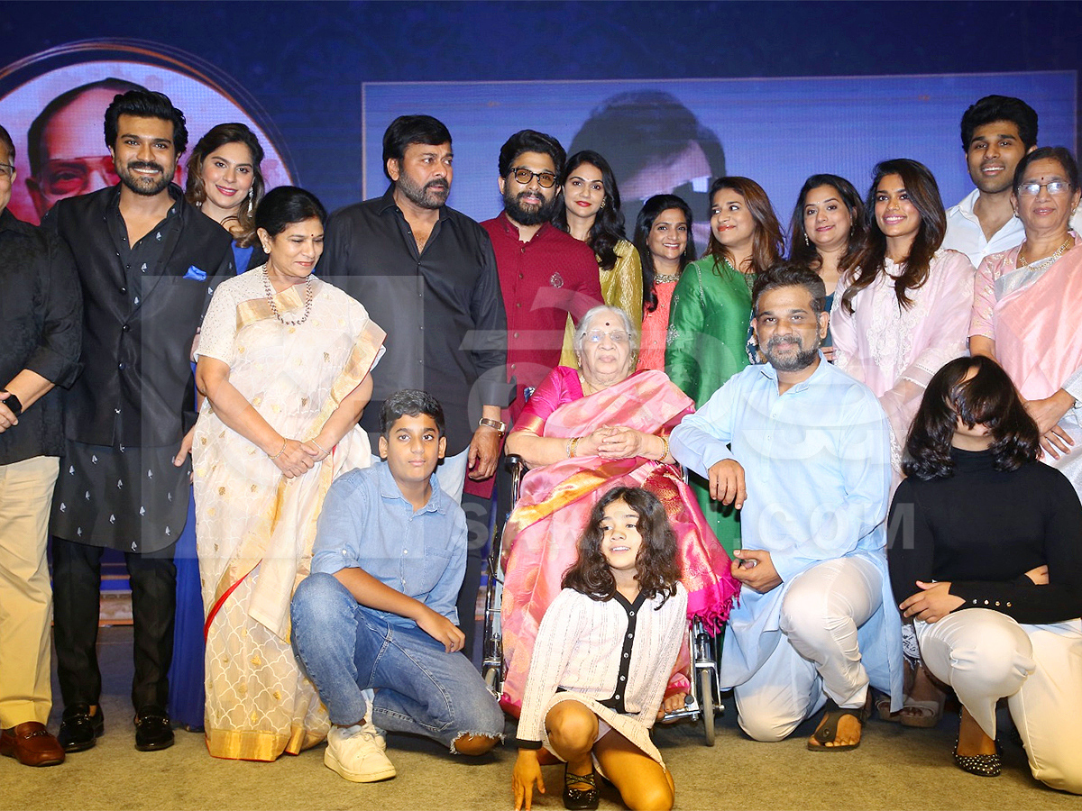 Allu Kanakaratnam Rare Photos With Chiranjeevi And Allu Arjun3