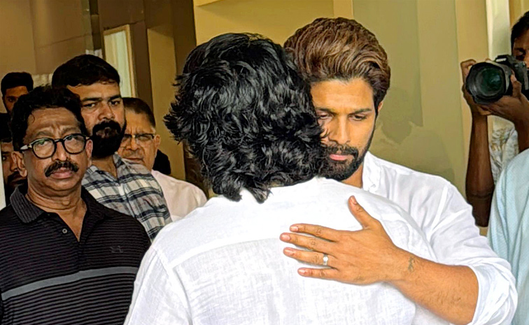 Celebrities Pay Tribute To Allu Aravind Mother Kanakaratnam Photos9