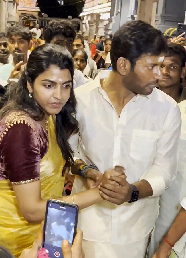 Vishal And Sai Dhanshika Get Engaged In After 15 Years Of Dating11
