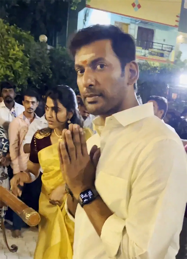 Vishal And Sai Dhanshika Get Engaged In After 15 Years Of Dating16