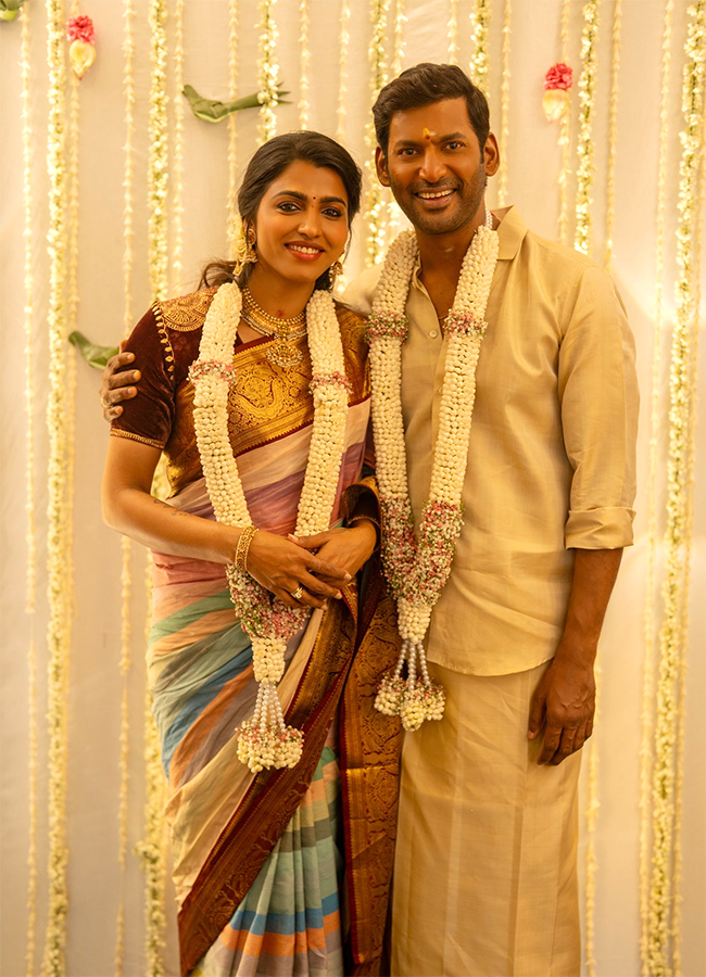 Vishal And Sai Dhanshika Get Engaged In After 15 Years Of Dating2