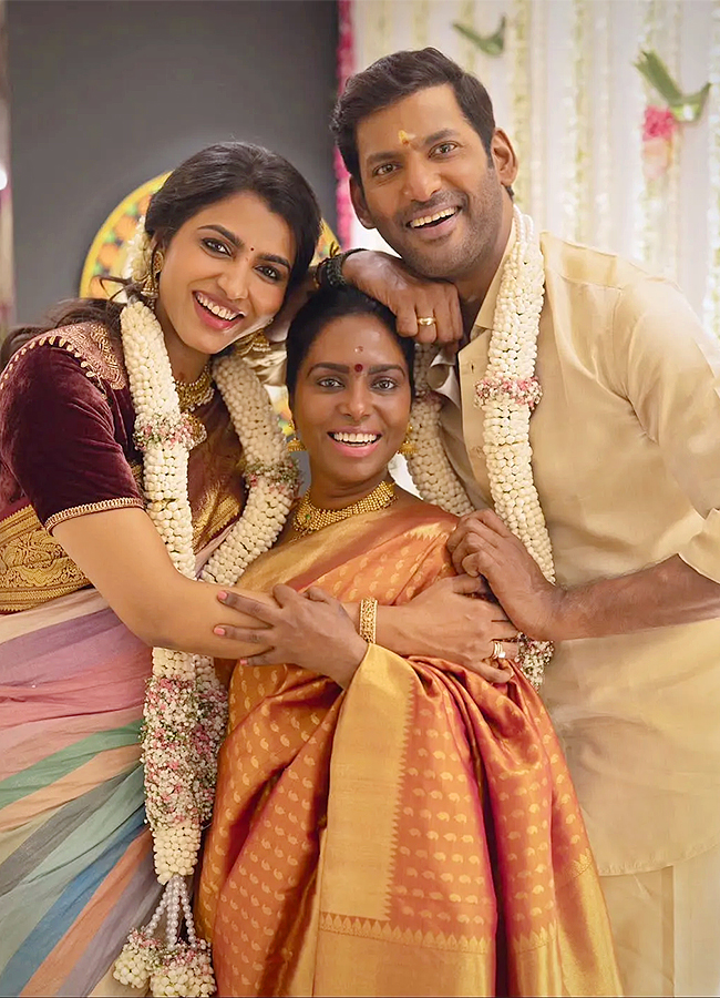 Vishal And Sai Dhanshika Get Engaged In After 15 Years Of Dating3