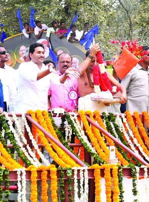 ఏనుగుల బీభత్సం
2