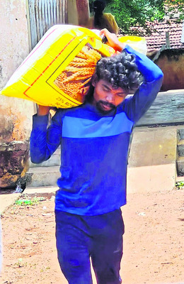 పేరుకే రేషన్ పంపిణీ..!3