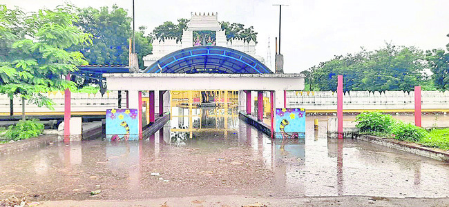నీట మునిగిన సమ్మక్క – సారలమ్మ గద్దెలు 1