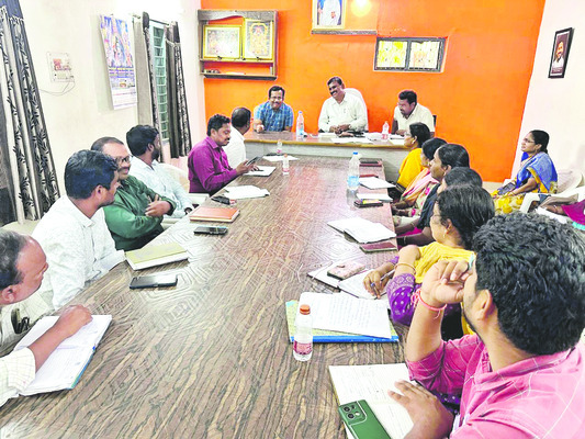 అప్రమత్తంగా ఉండాలి
2