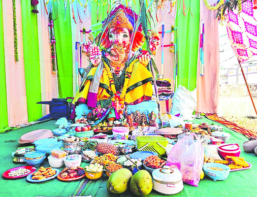 శృంగార వల్లభుని ఆదాయం రూ.2.36 లక్షలు 2