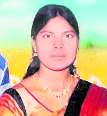 రోడ్డు ప్రమాదంలో మహిళ దుర్మరణం 1