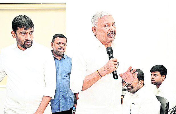 ప్రజావ్యతిరేక విధానాలను ఎండగడుదాం 1