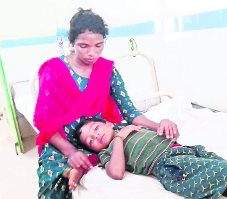 బాలుడికి పాముకాటు..1