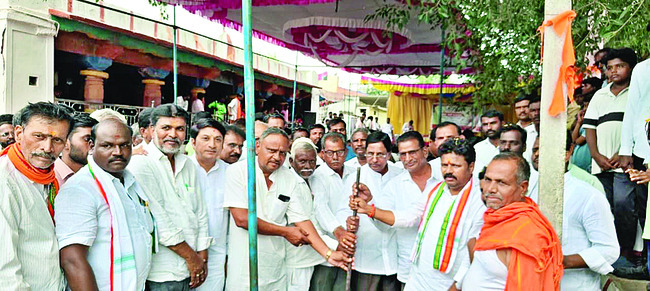 అభివృద్ధి పనులకు భూమిపూజ1