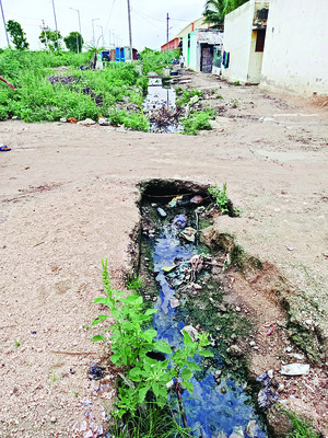 ఎవరికీ పట్టని కార్మికుల కాలనీ1