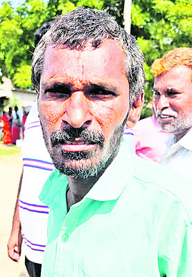 ఇల్లు, పింఛన్‌ ఇస్తేనే కిందికి దిగుతా!1