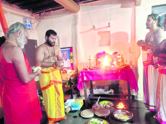 చేనేత కార్మికులకు కేంద్రమంత్రి సన్మానం
2