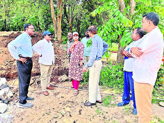 రుద్రేశ్వరున్ని దర్శించుకున్న జైళ్ల శాఖ డీజీపీ3