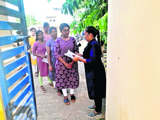 శ్రీకనక దుర్గమ్మతల్లికి విశేష పూజలు1