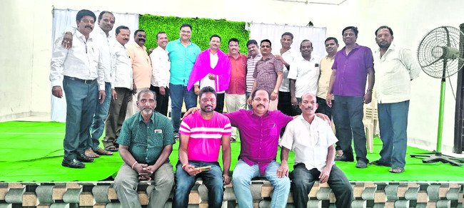 ఫ్రెండ్‌షిప్‌ డే.. ఒక్కచోటికి చేరిన బాల్య మిత్రులు1