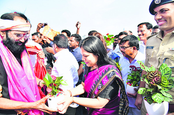 నిరుపేదలకు కడుపునిండా బువ్వ1