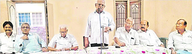 పెన్షనర్ల సమస్యలను పరిష్కరించాలి
1