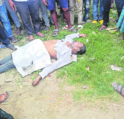వేర్వేరు రోడ్డు ప్రమాదాల్లో ఇద్దరు మృతి
1