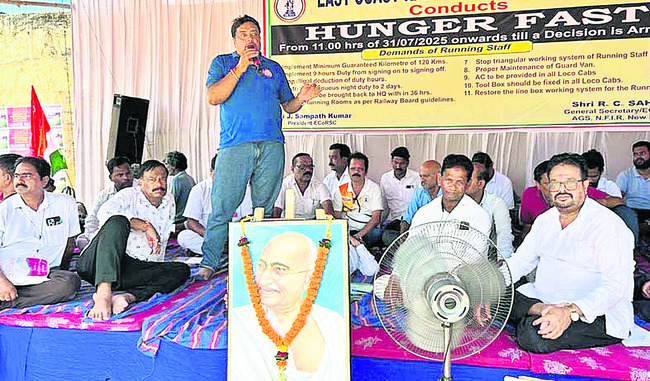 నిరాహార దీక్ష తాత్కాలిక విరమణ1