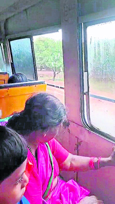 మహిళా ప్రయాణికురాలిపై దురుసు ప్రవర్తన1