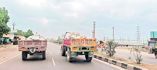 తవ్వుకో.. తరలించుకో!1