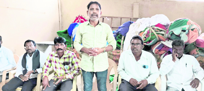 పోస్టర్లు ఆవిష్కరణ
3